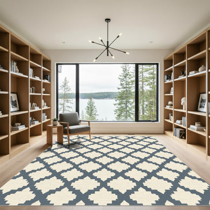 Modern Slate Gray Quatrefoil Lattice Rug